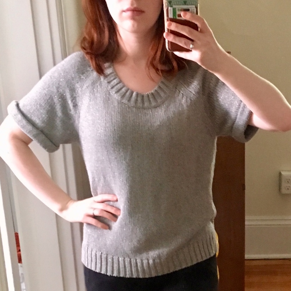 Short Sleeve Sweater Woven with Gold Thread